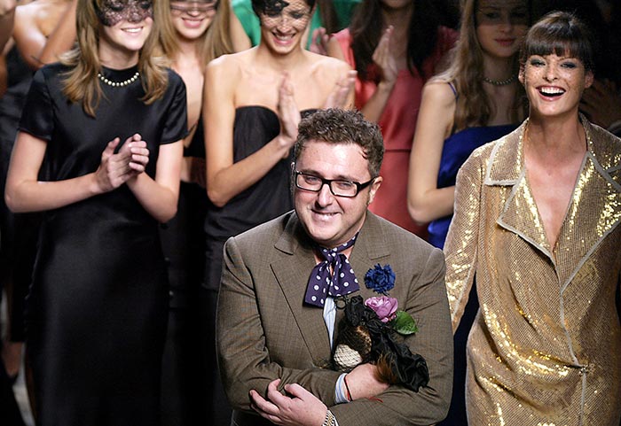 Alber Elbaz applauded by Linda Evangelista and models